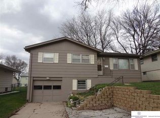 8222 Hillside Dr, Omaha, NE 68114