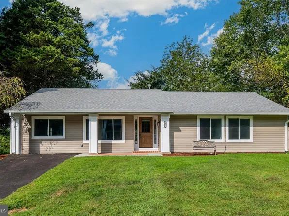 1900 Page Ct, Bowie, MD 20716