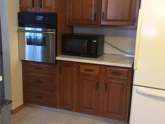3rd image of 7078 Oak Hill Dr