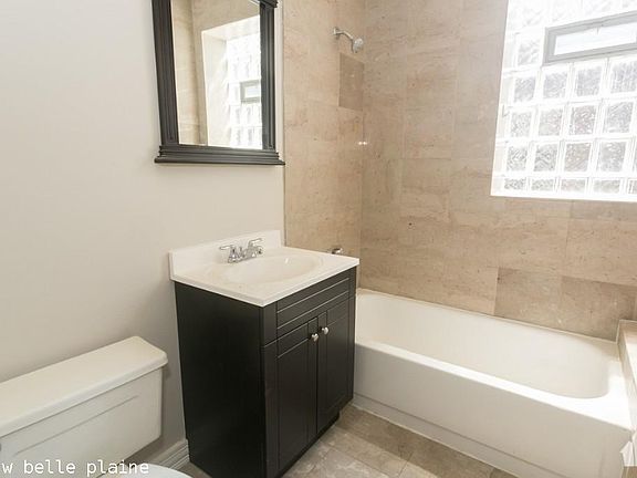 3rd image of 920 W Belle Plaine Ave #1521