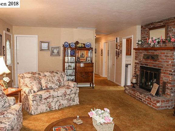 4th image of 824 Willow St