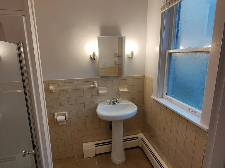 60-62 N Harrison Ave #62 — Photo 6