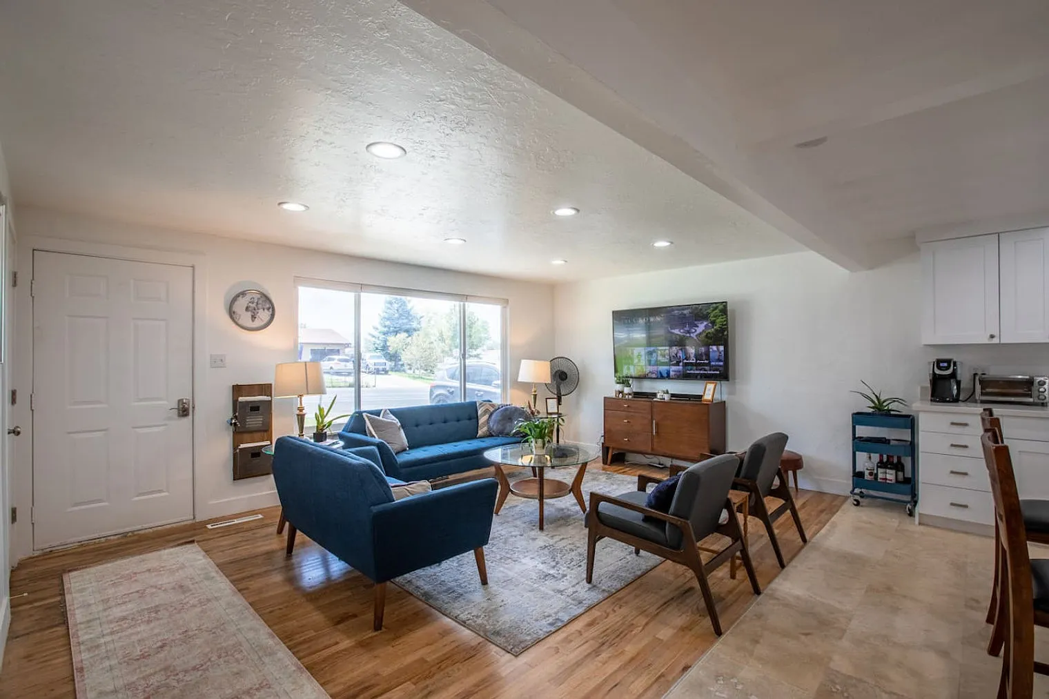 3 bed, 1.0 bath, 1097 sqft, $3,511 — Photo 3