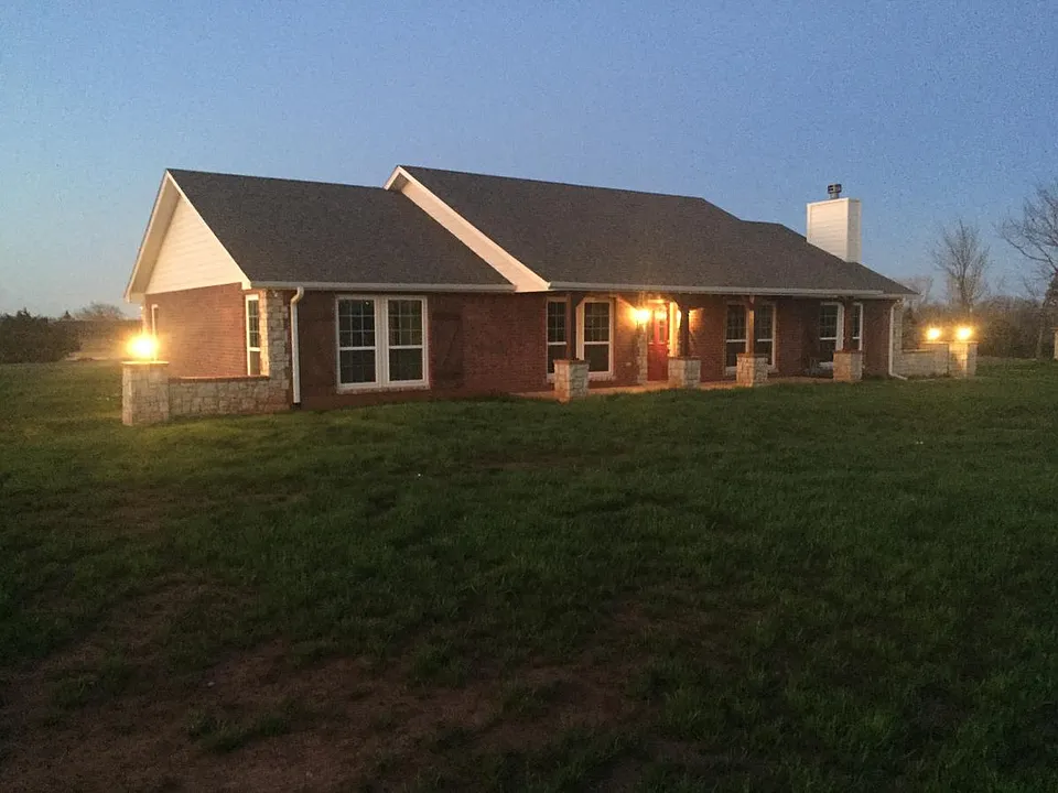 320 W Wild Horse