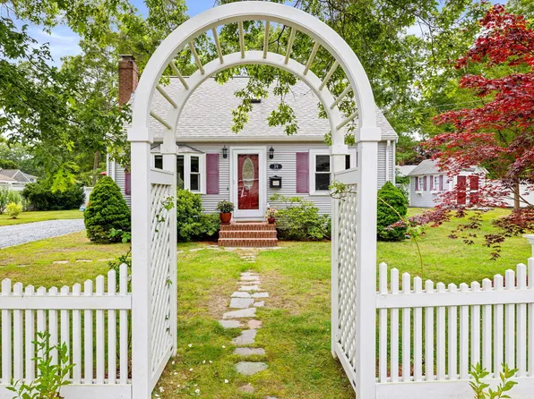 39 English Street, East Falmouth, MA 02536