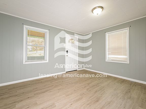 836132_004_living_room_4.jpg