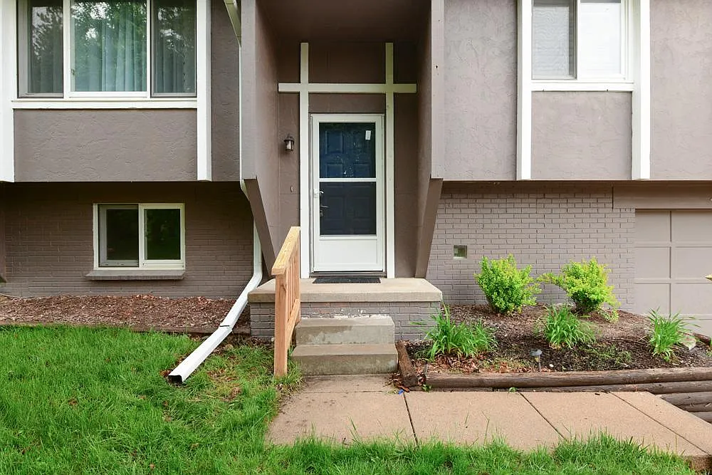 3 bed, 1296 sqft, $1,995 — Photo 1
