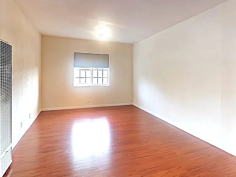 519 Napa St — Photo 6