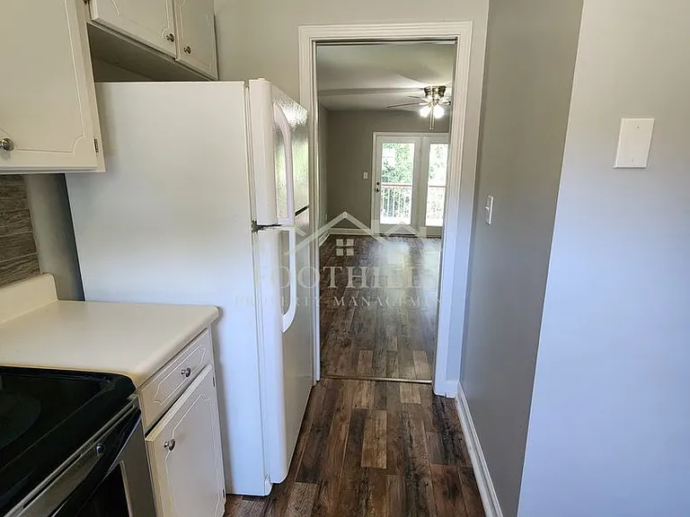 613 N Pointe Crk — Photo 4