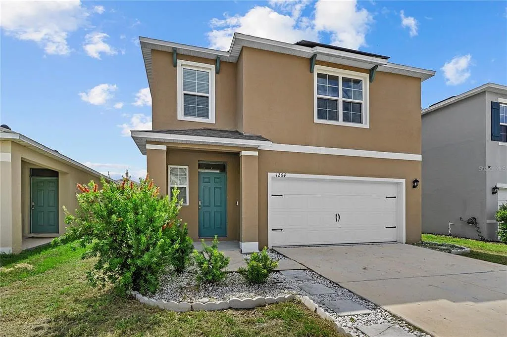 3 bed, 2.0 bath, 2048 sqft, $2,400 — Photo 4