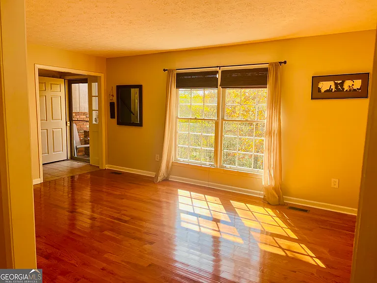 345 Caldwell Cir — Photo 6