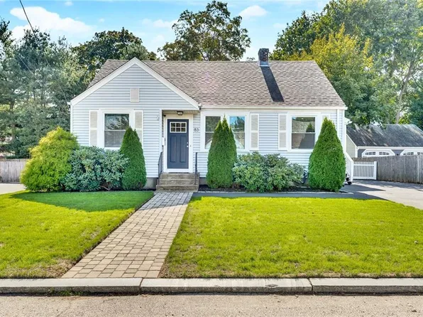 83 Circuit Dr, Riverside, RI 02915
