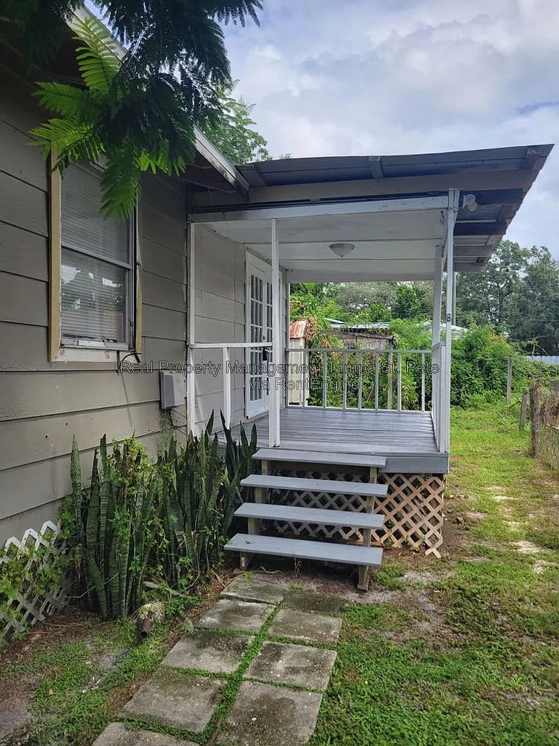 2 bed, 1.0 bath, $1,150 — Photo 1