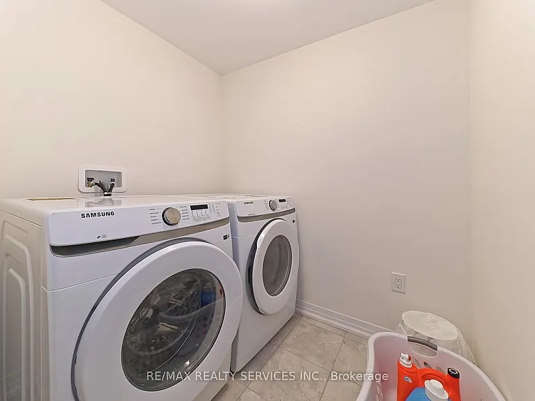 15 Blacklock St #19 — Photo 32