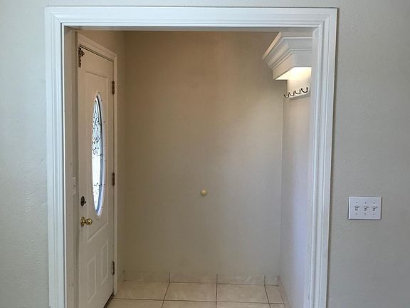 Foyer/ Front Door