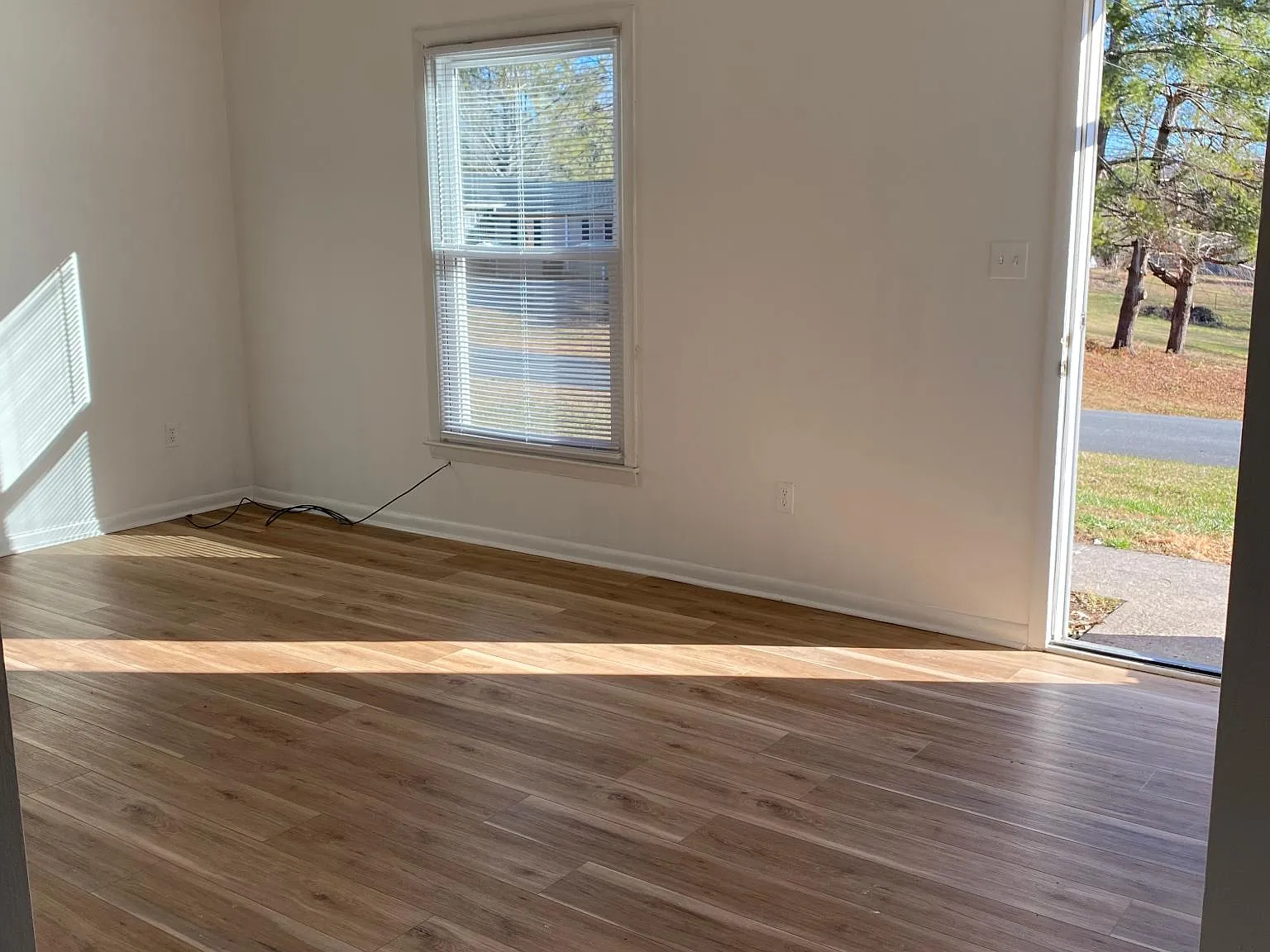 1913 Cardinal Dr — Photo 3