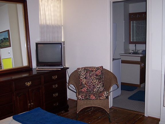 4th image of 819 N Jackson St #1