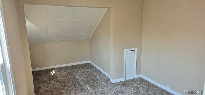 830 Knowles St — Photo 15