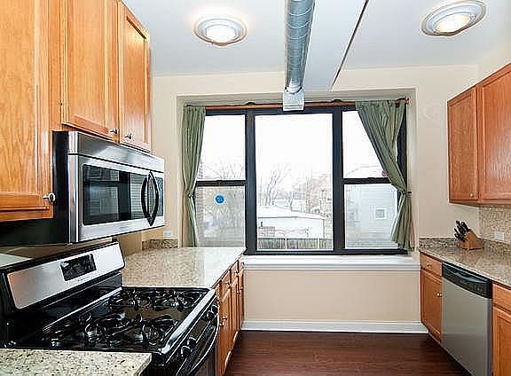 5th image of 2258 W Huron St Unit M