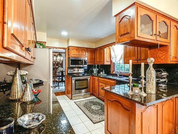 2nd image of 1887 Orchard Dr