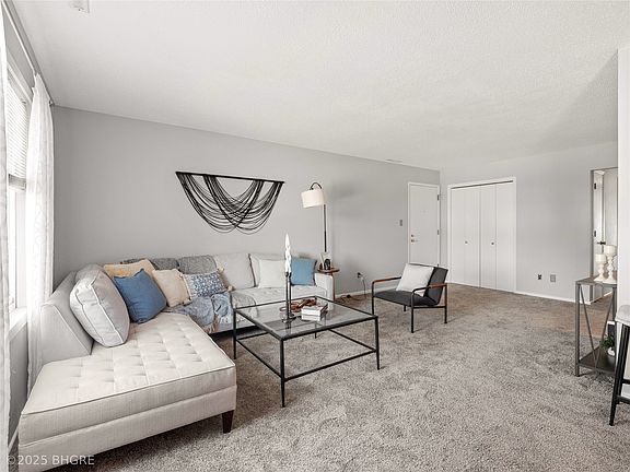 4th image of 4849 Woodland Ave Unit 3