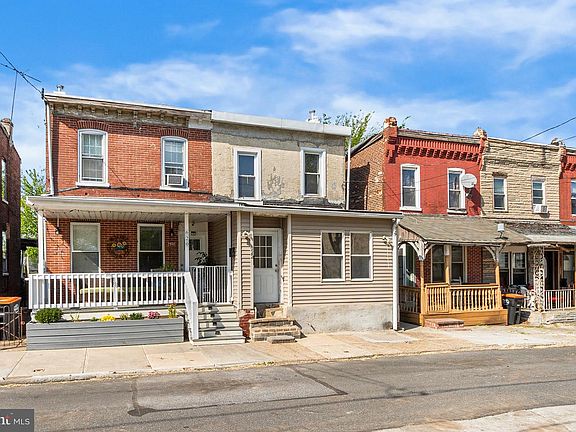 4th image of 622 Green St