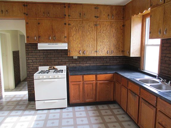 4th image of 840 N Hickory St APT 1