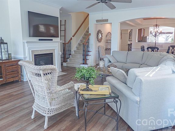 5th image of 9818 Sky Vista Dr
