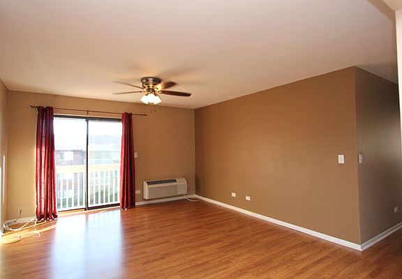 2nd image of 800 N Lakeside Dr APT 3D