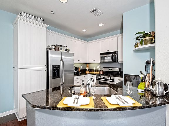 5th image of 830 Harbor Cliff Way Unit 283