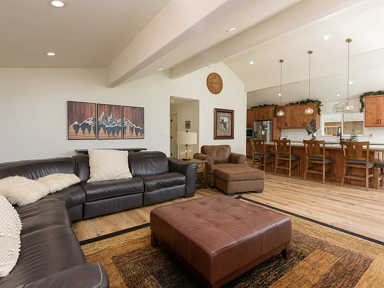 1090 Fairway Ave — Photo 12