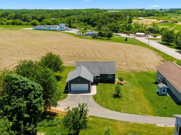 503 Bennett Rd, Dodgeville, WI 53533