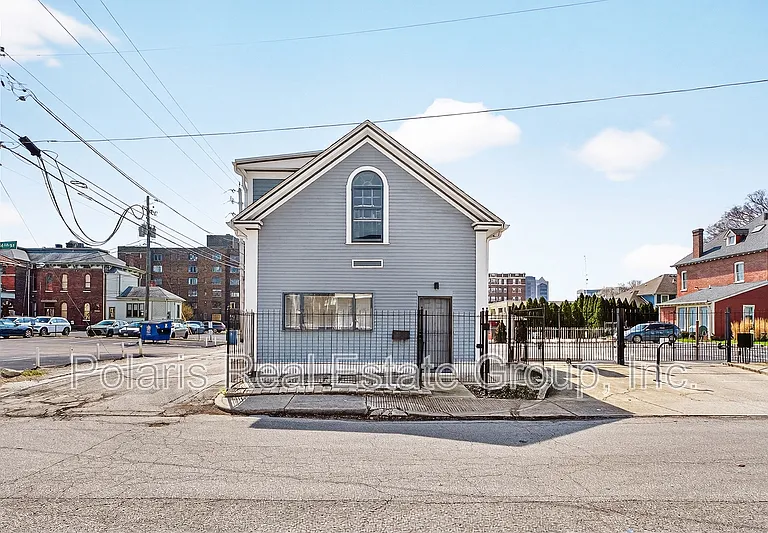 145 E 14th St — Photo 3
