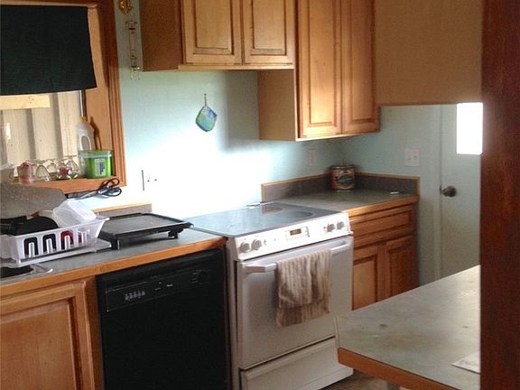3rd image of 221 Carswell Dr
