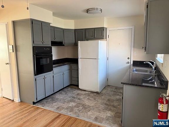 3rd image of 2 Rustic Cir APT A