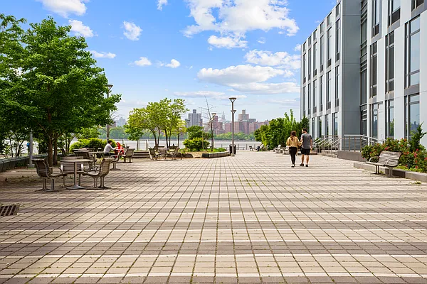 Rented by SERHANT. | media 22