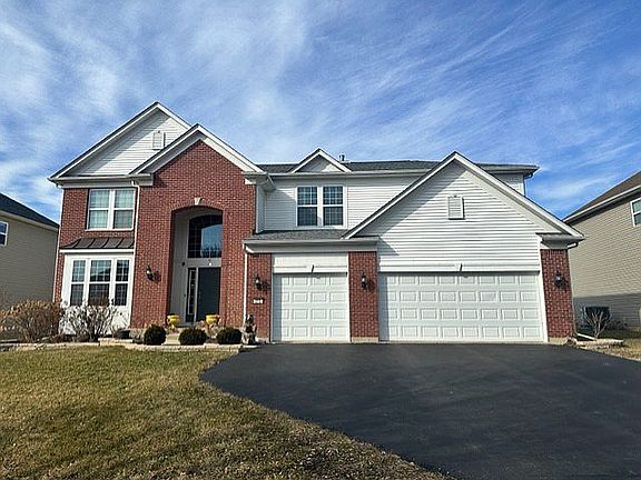 2nd image of 215 Bennett Ct N