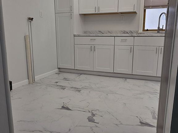 4th image of 15 Luzerne St