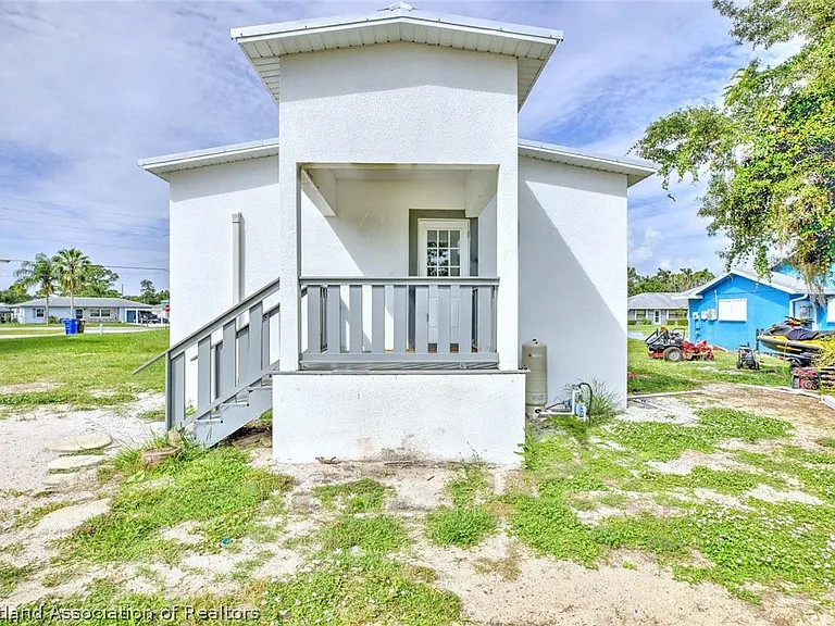 1547 Sycamore Ave — Photo 26
