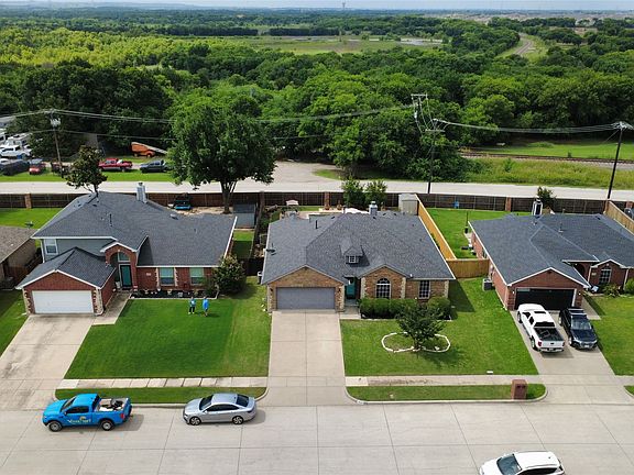 3rd image of 4606 Bluebird Ln