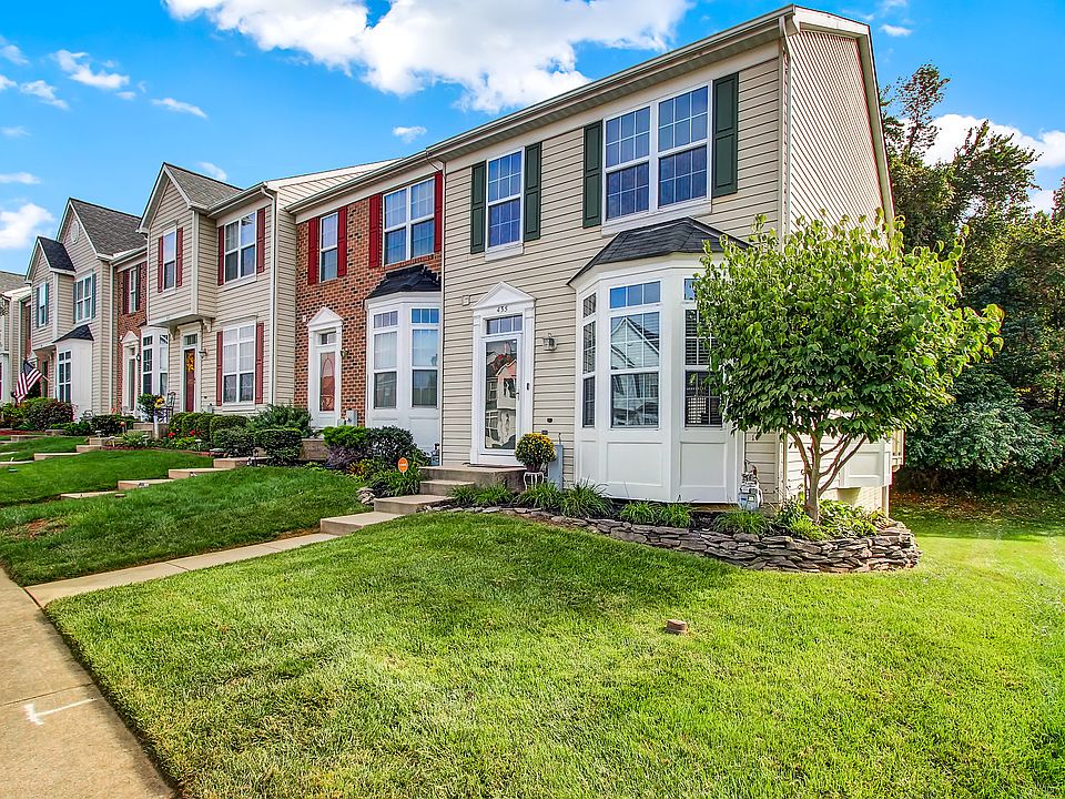 1st image of 435 Amelanchier Ct