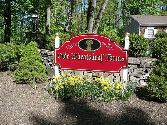 Entrance to prime Morris Township neighborhood.