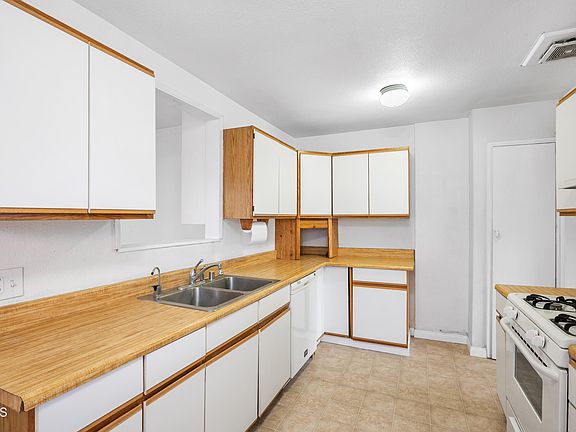 5th image of 2319 Pearson Ave