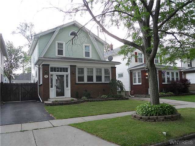 1st image of 136 Mang Ave