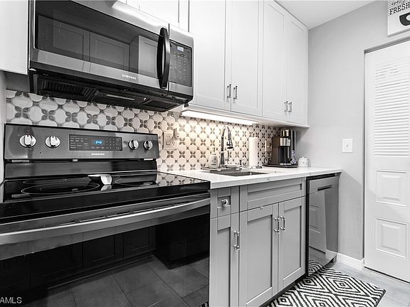 4th image of 5715 Foxlake Dr APT 7