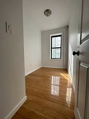 Rented by Shai Realty Management Inc | media 3