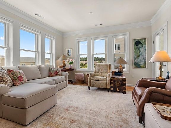 4th image of 130 University Ave #1201