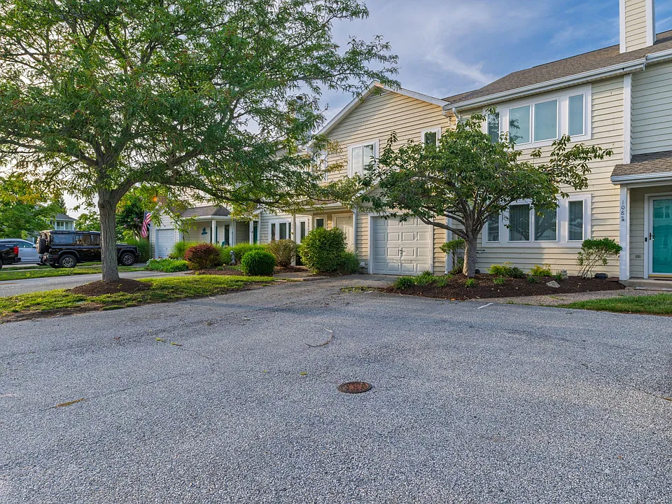 106 Lakeside Dr
