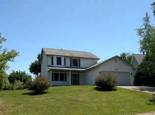 108 Pembroke Rd SW, Poplar Grove, IL 61065