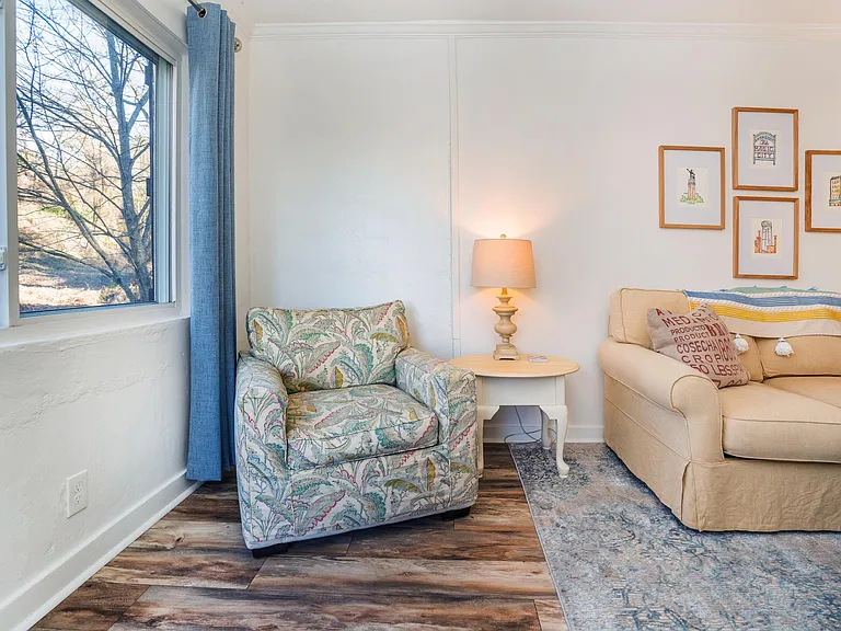 Entry to Living Area